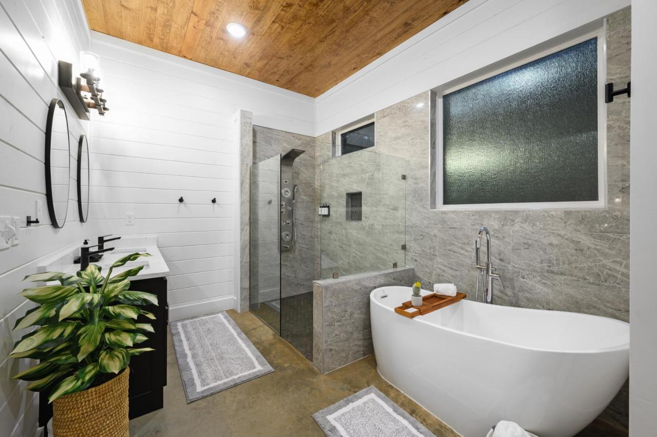 فيلا Bella Luna Cabin - Cozy Farmhouse Cabin, Private Deck, Swing Set, Fire Pit, Hot Tub بروكن بو المظهر الخارجي الصورة