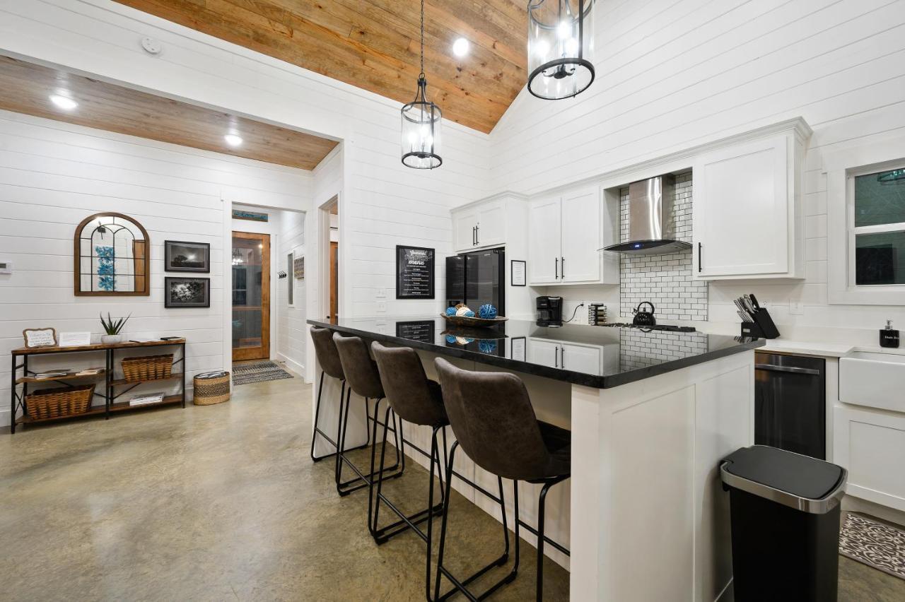 فيلا Bella Luna Cabin - Cozy Farmhouse Cabin, Private Deck, Swing Set, Fire Pit, Hot Tub بروكن بو المظهر الخارجي الصورة
