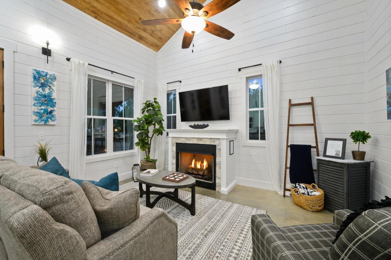 فيلا Bella Luna Cabin - Cozy Farmhouse Cabin, Private Deck, Swing Set, Fire Pit, Hot Tub بروكن بو المظهر الخارجي الصورة